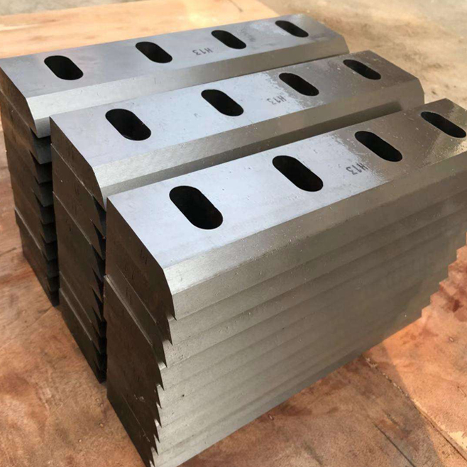 Plastic shredder blade