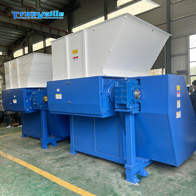 Single axis shredder