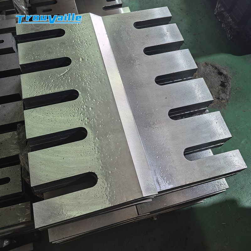 Chipper blade